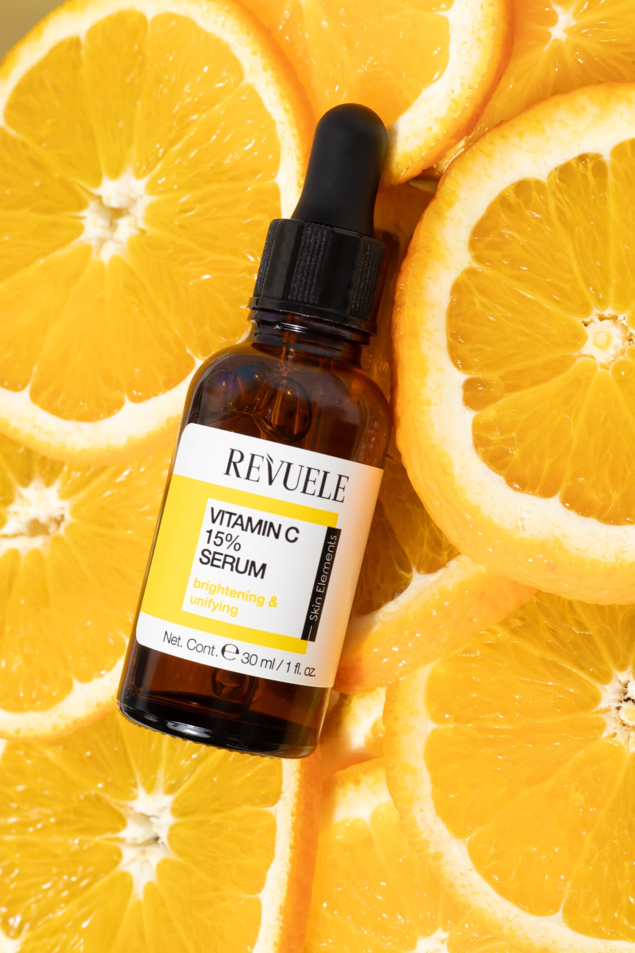 VITAMIN C 15% Serum — packshot in use