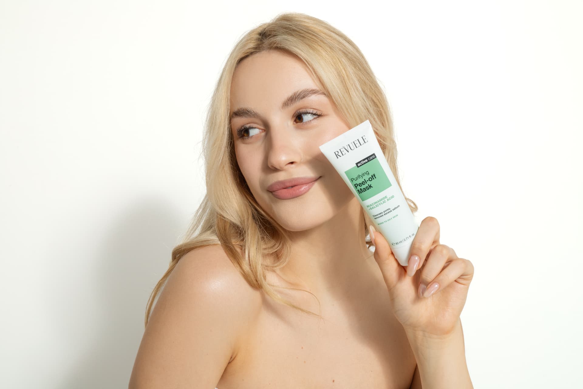 ACTIVE CARE PEEL-OFF MASKS Purifying — packshot in use
