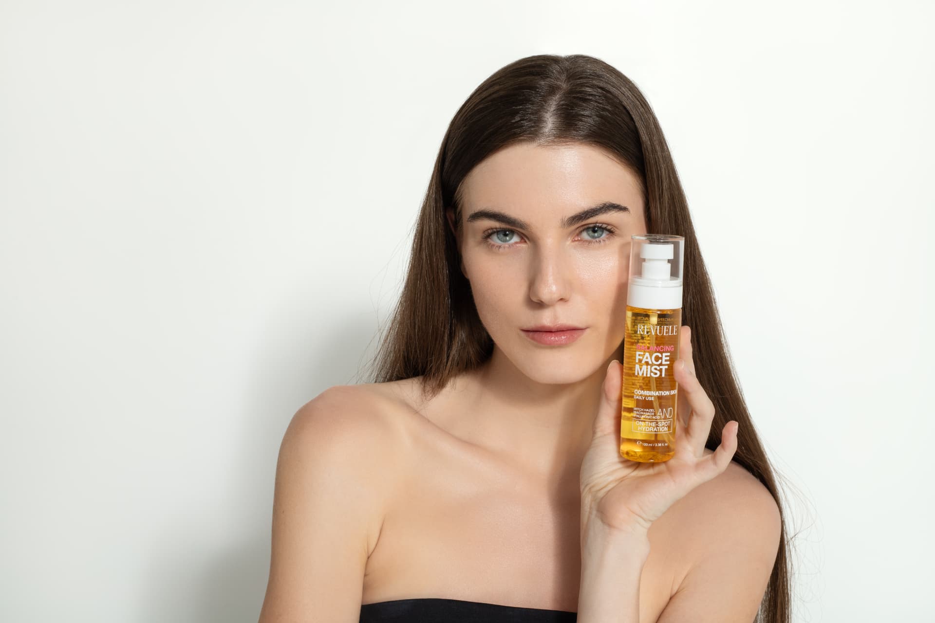 FACE MISTS Balancing — packshot in use