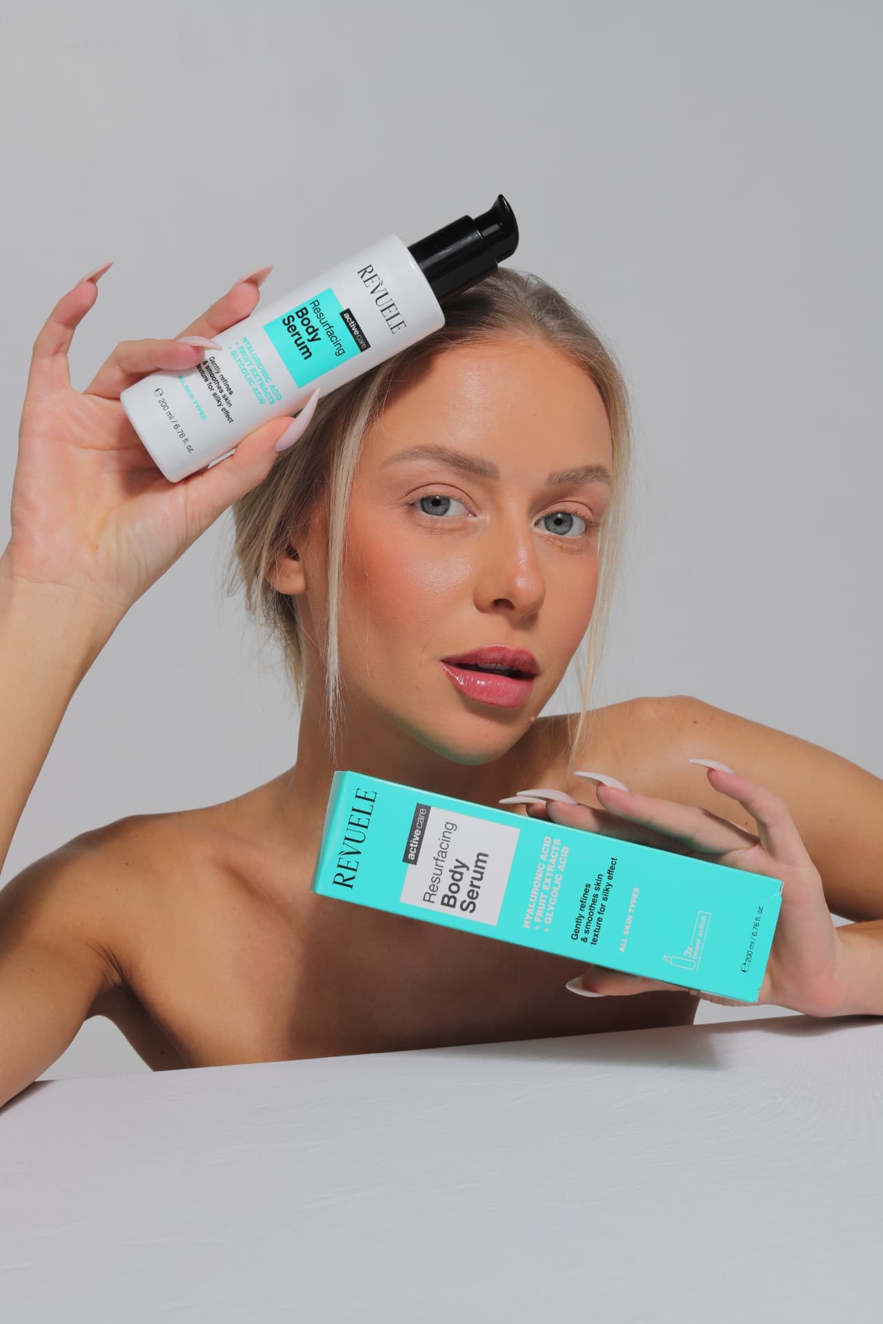 BODY SERUMS Resurfacing — packshot in use