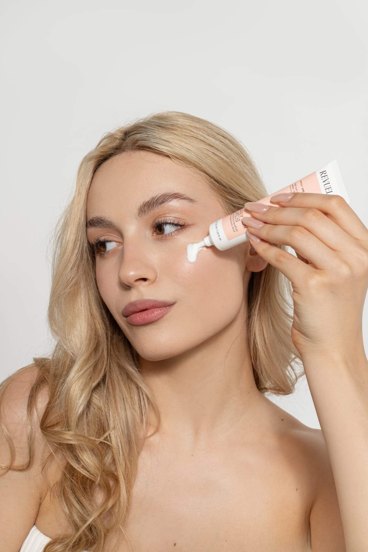 DAILY SUN Daily Sun Fluid SPF 50+ — packshot in use