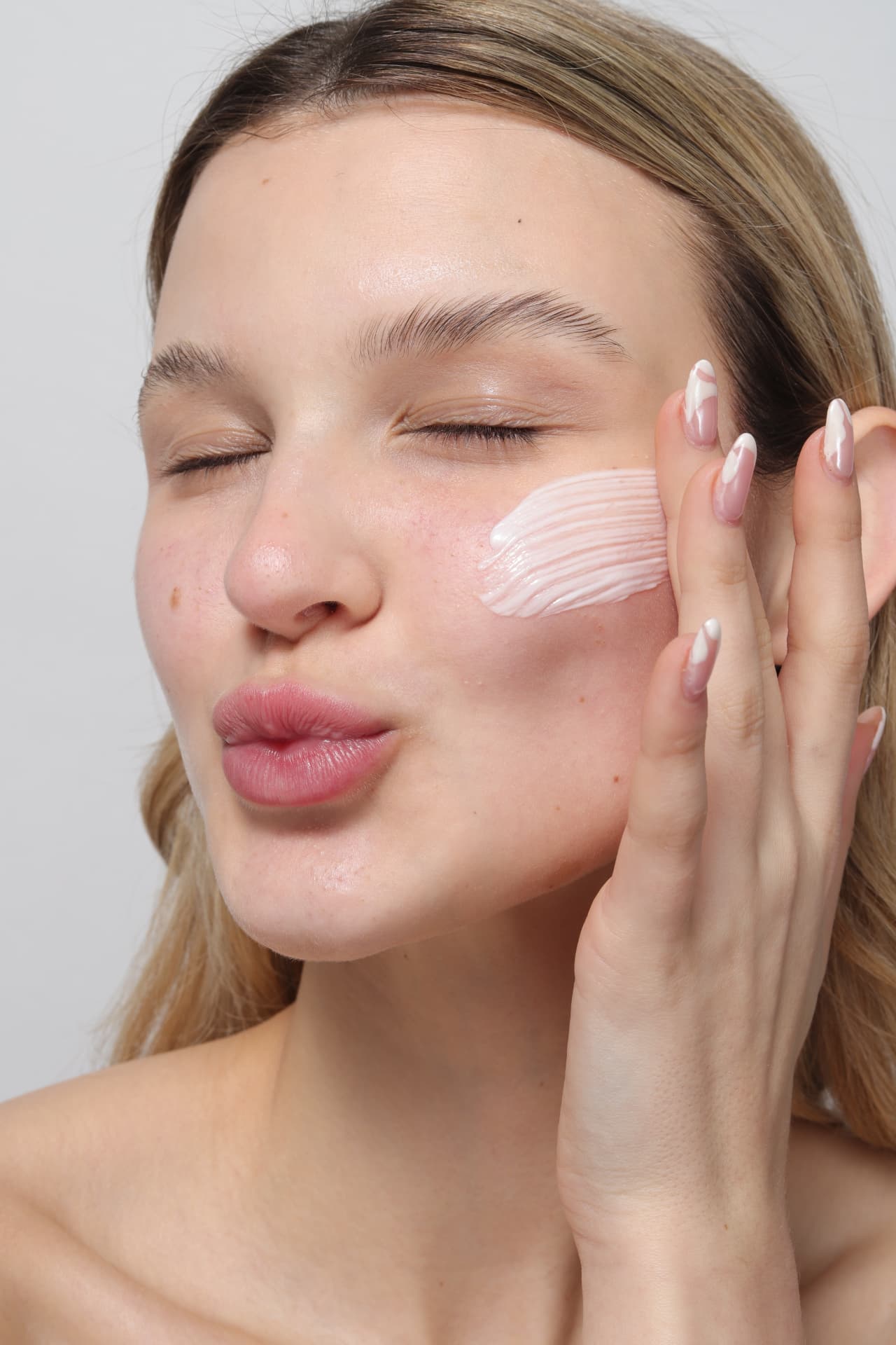 PROBIO SKIN BALANCE Sleeping Face Mask — packshot in use