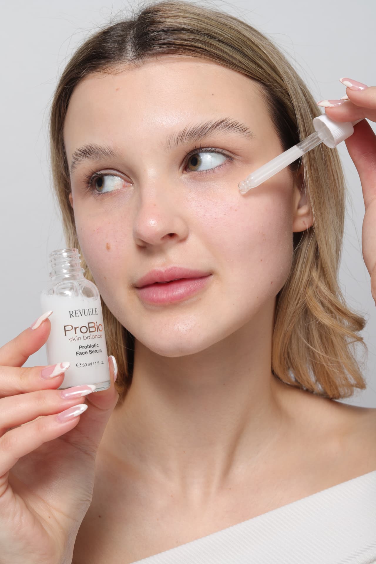 PROBIO SKIN BALANCE Face Serum — packshot in use