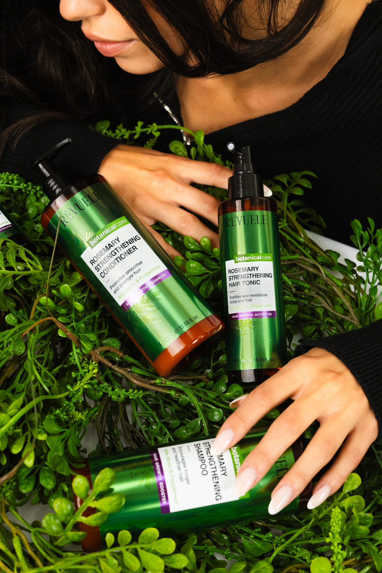 ROSEMARY HAIR GROWTH LINE Strengthening Conditioner — packshot in use