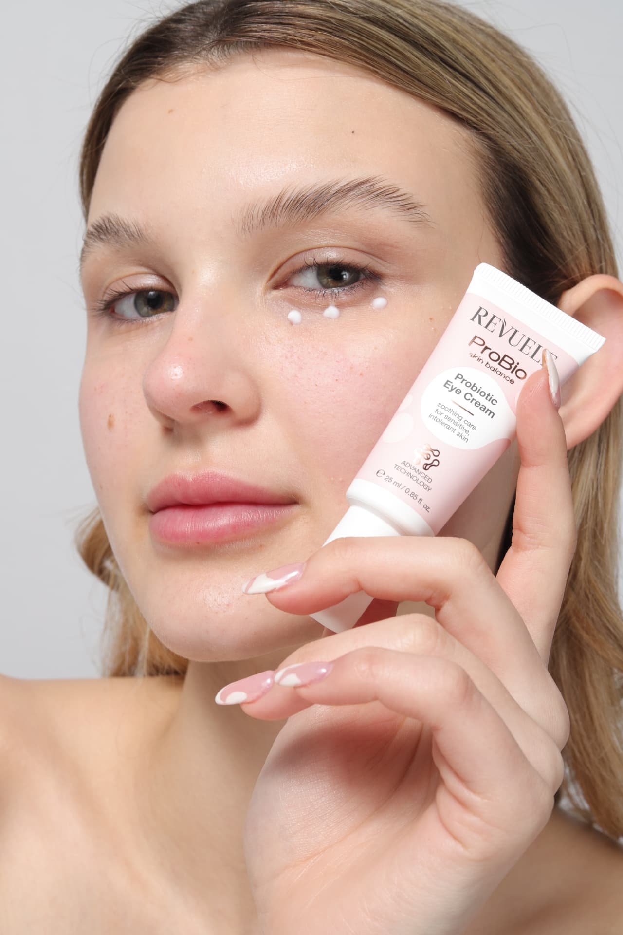 PROBIO SKIN BALANCE Eye Cream — packshot in use