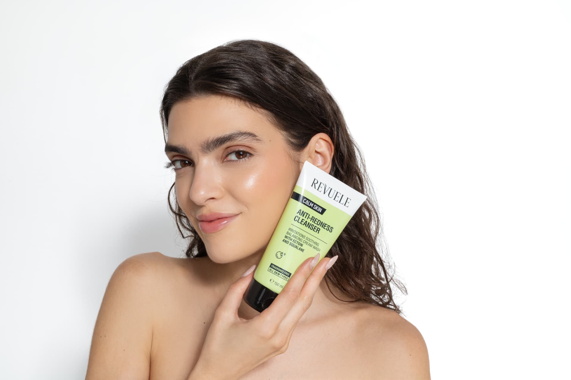 ANTI-REDNESS Cleanser — packshot in use