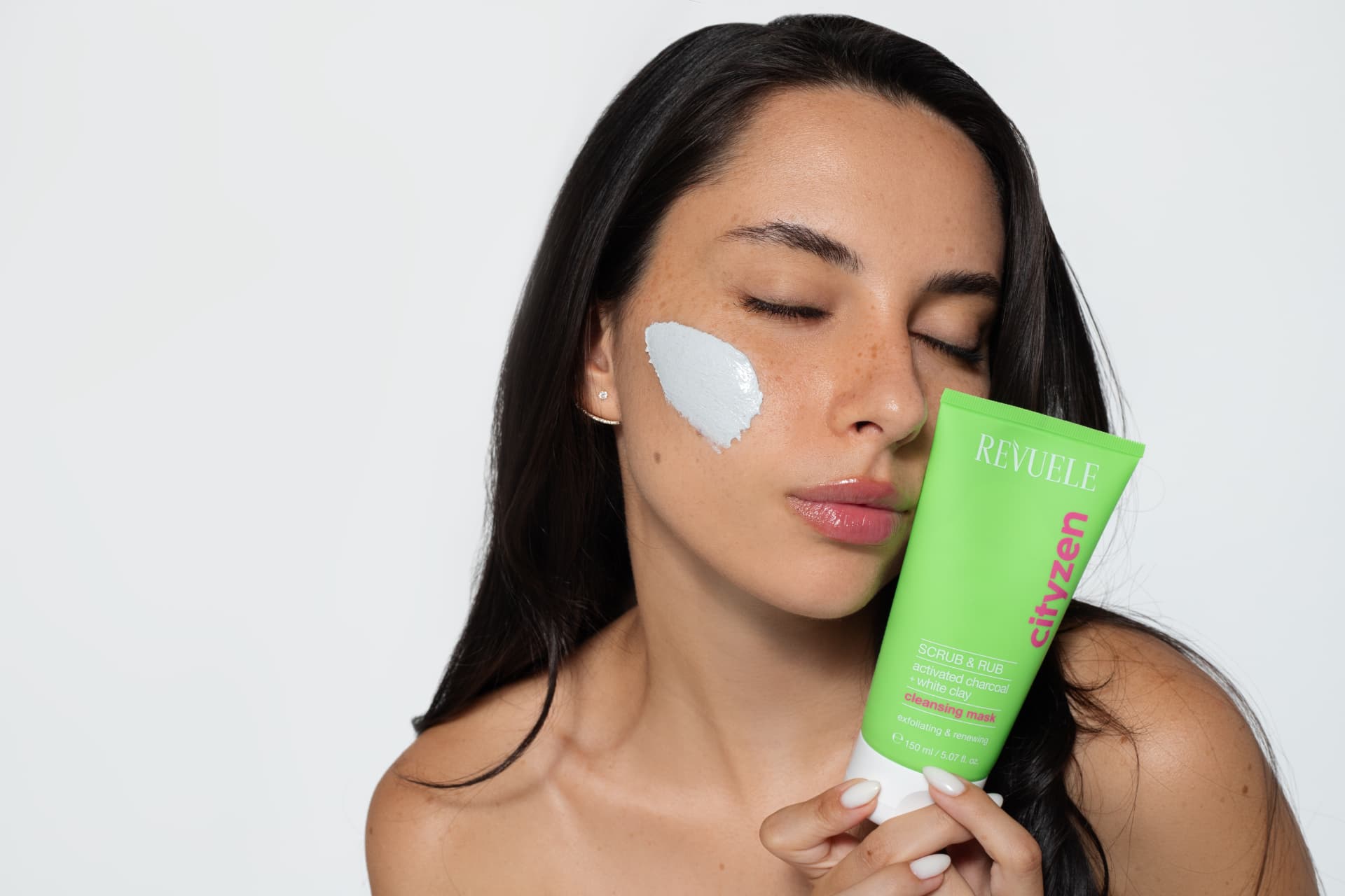 CITYZEN Scrub & Rub Cleansing Mask — packshot in use