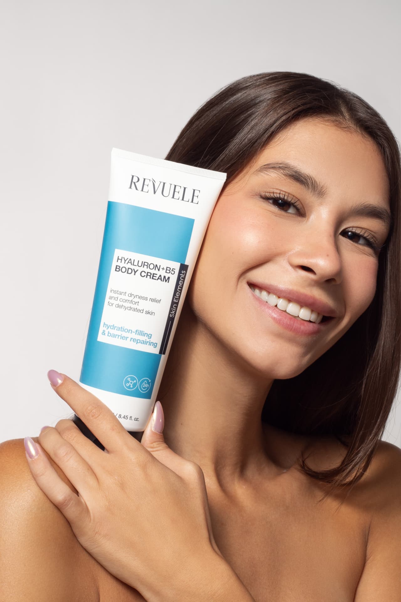 BODY CREAMS Hyaluron + B5 — packshot in use