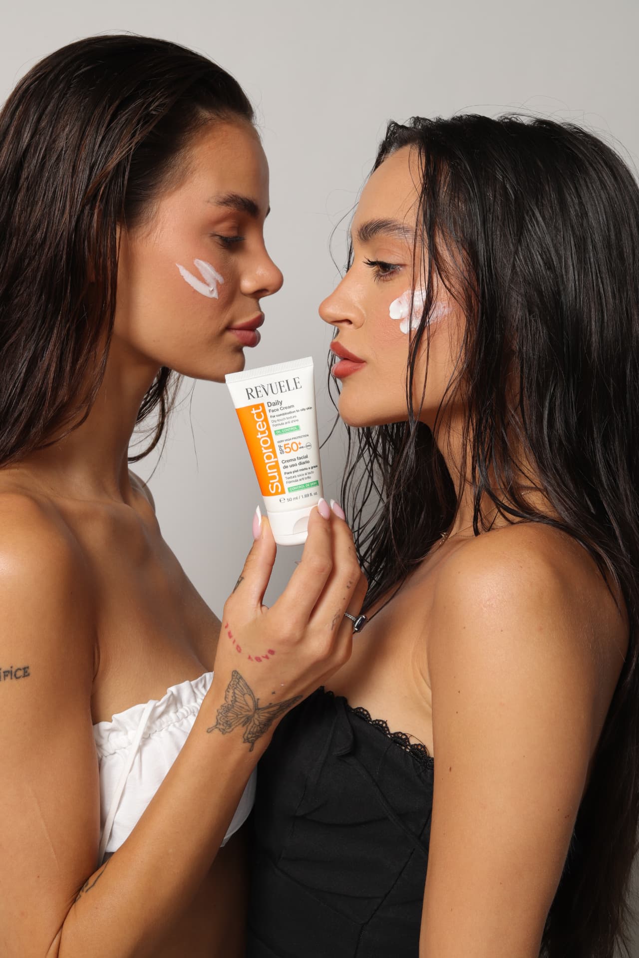 SUNPROTECT Daily Face Cream Oil Control SPF 50+ — packshot in use