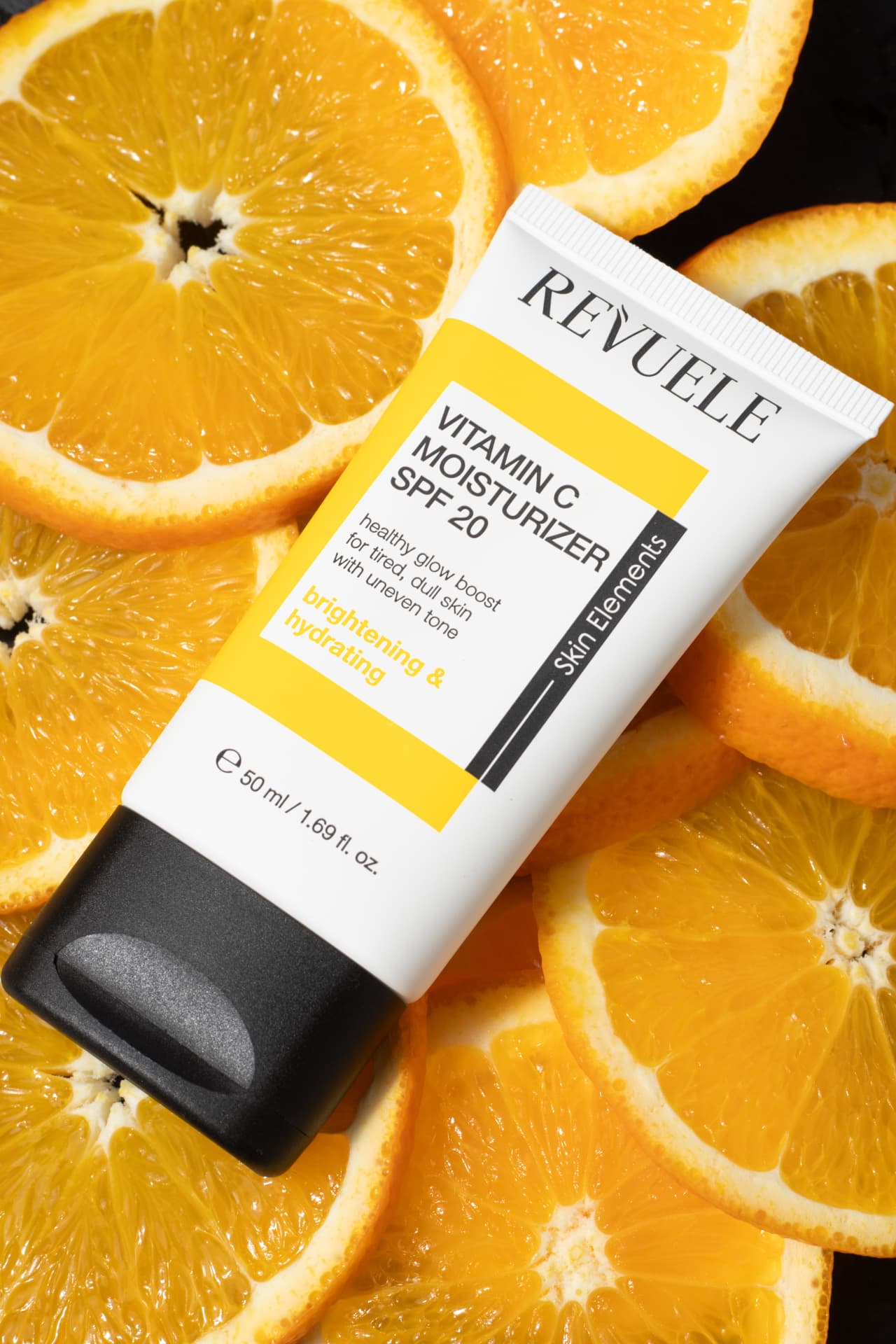 VITAMIN C Moisturizer SPF 20 — packshot in use