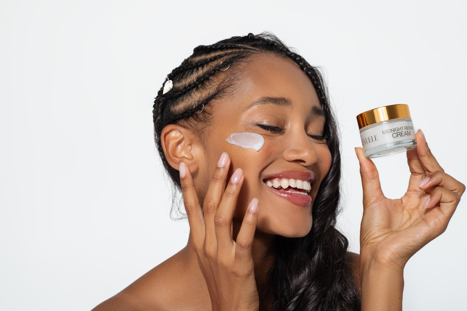 WONDER MIDNIGHT REPAIR Cream — packshot in use