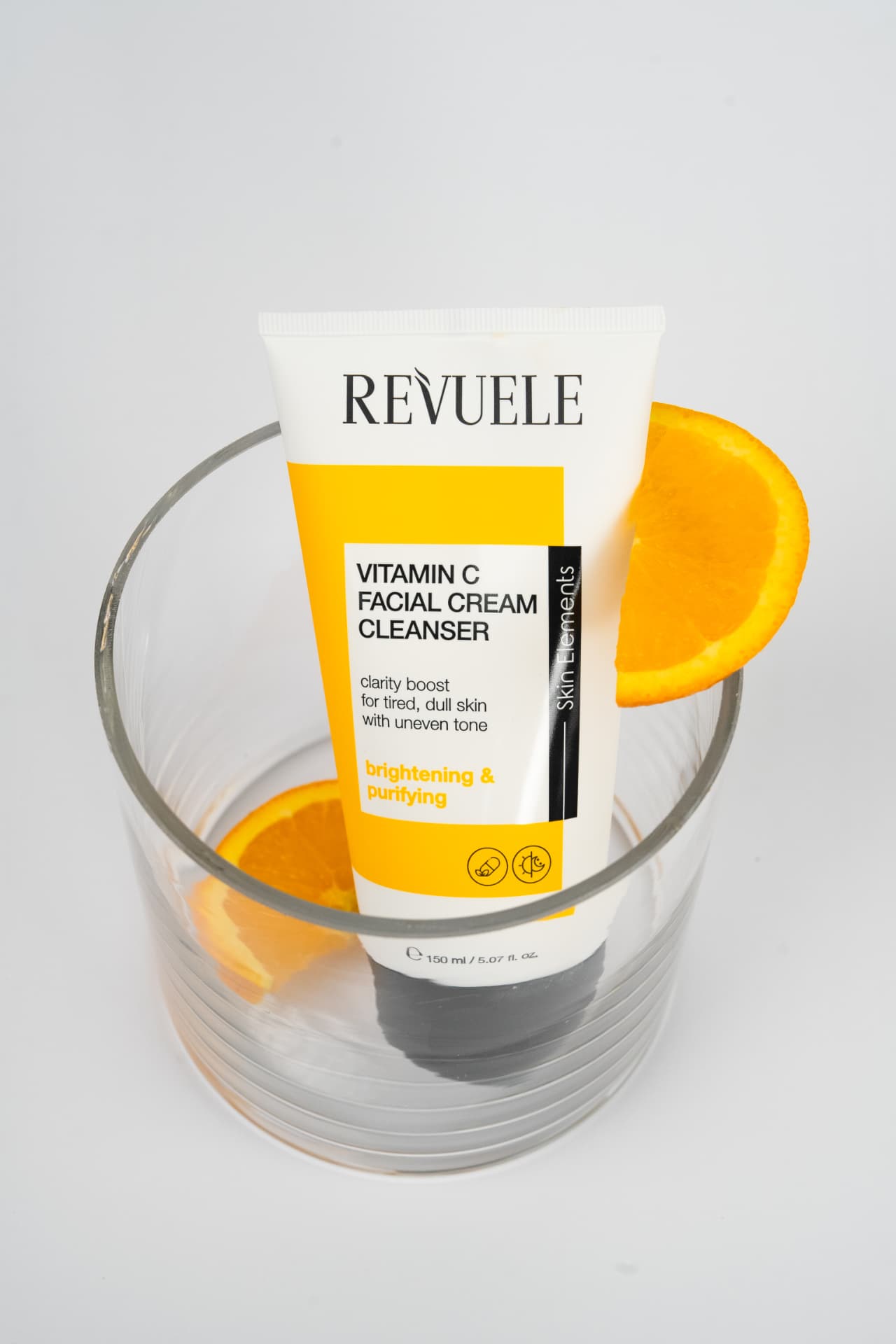 VITAMIN C Facial Cream Cleanser — packshot in use