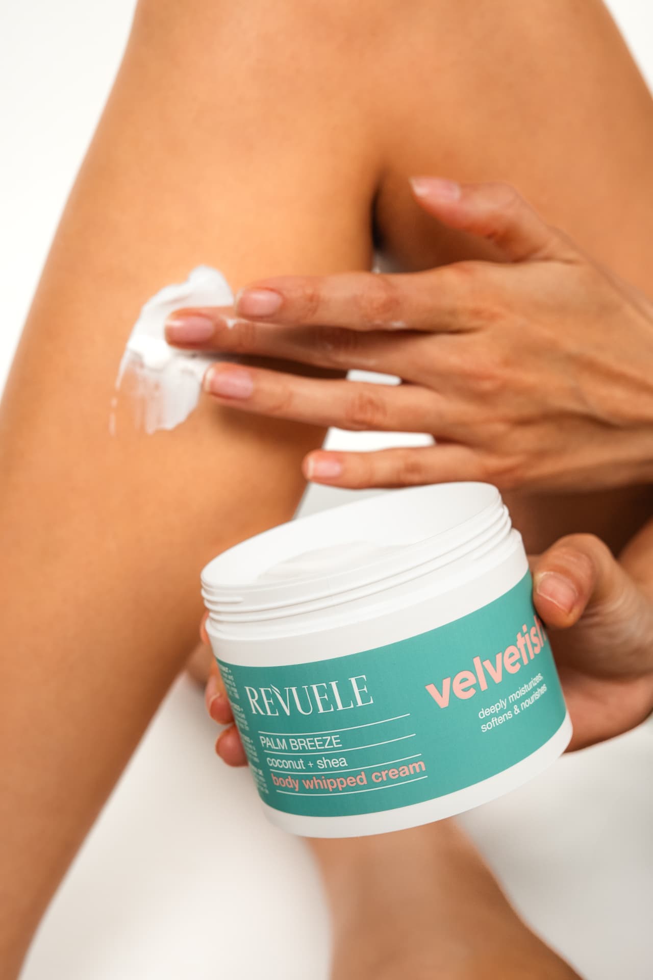 VELVETISH WHIPPED CREAMS PALM BREEZE Coconut+ Shea — packshot in use