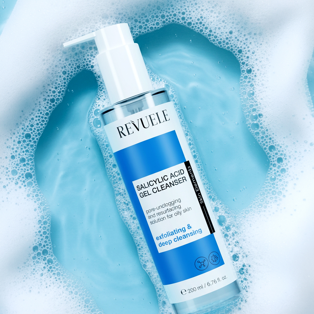 SKIN ELEMENTS GEL CLEANSERS Salicylic Acid Gel Cleanser — packshot in use