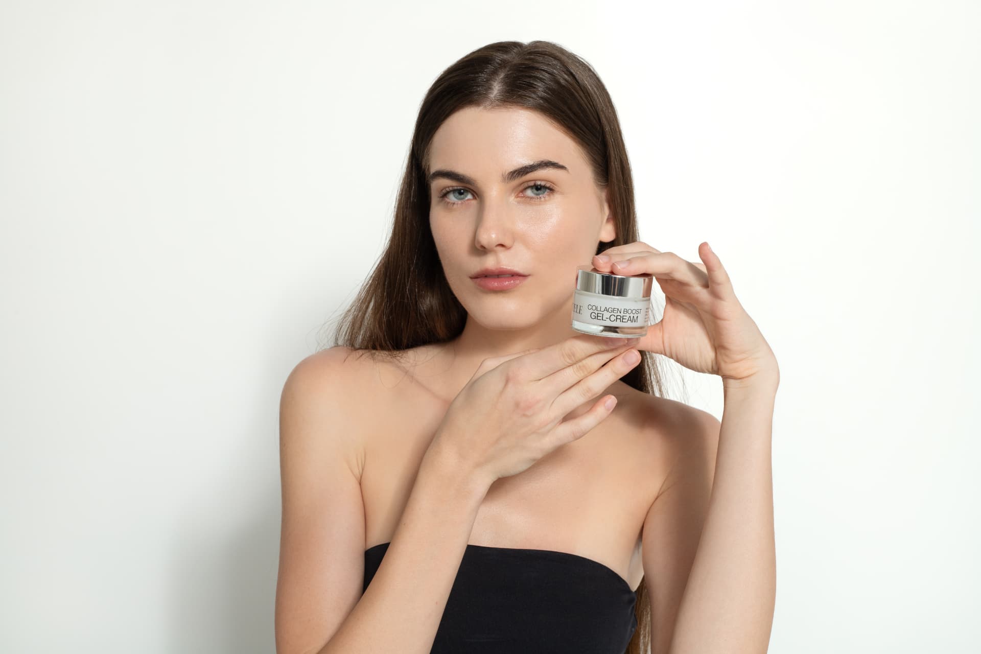 WONDER COLLAGEN Gel-Cream — packshot in use