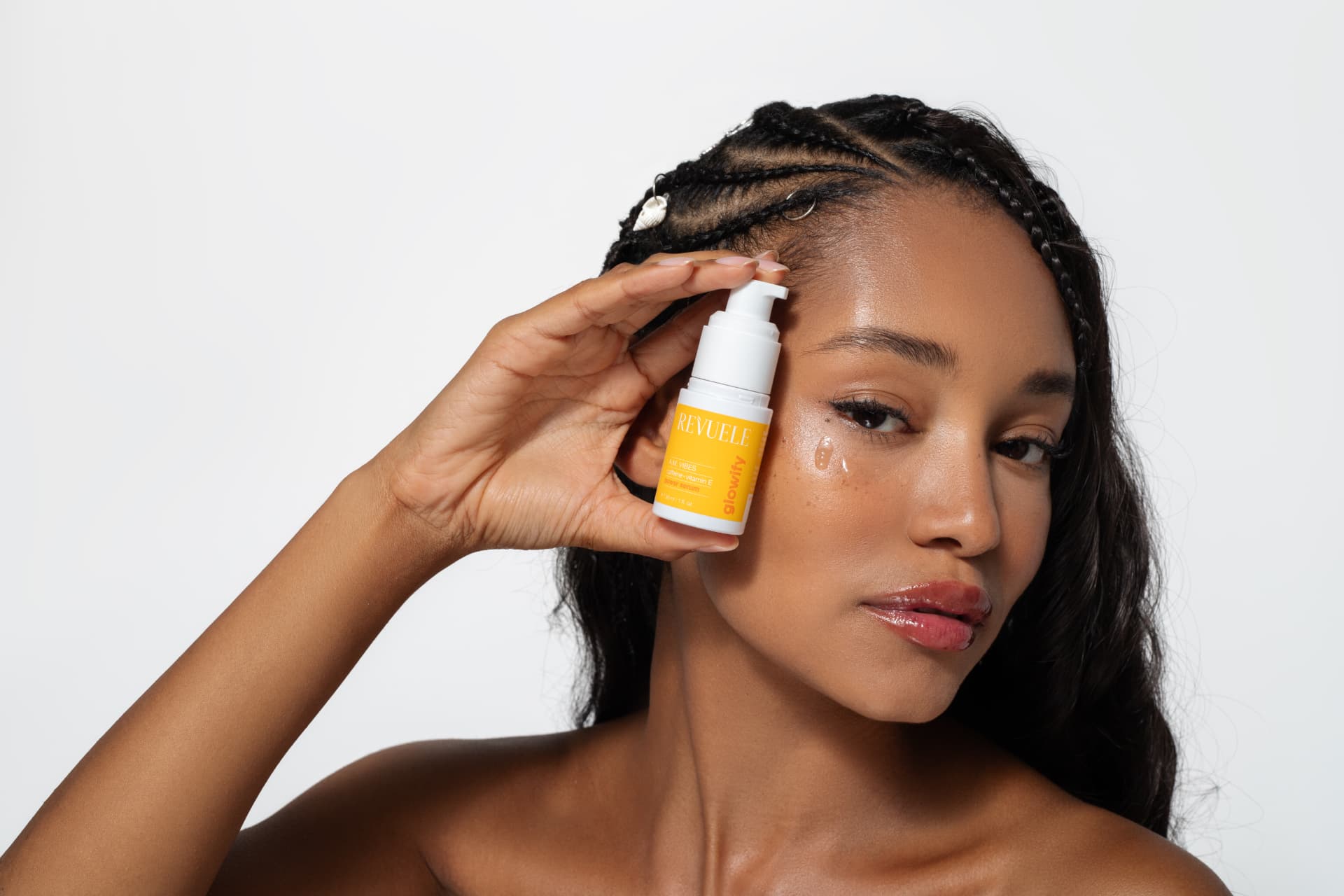POWER SERUMS A.M. Vibes Power Serum Caffeine + Vitamin E — packshot in use