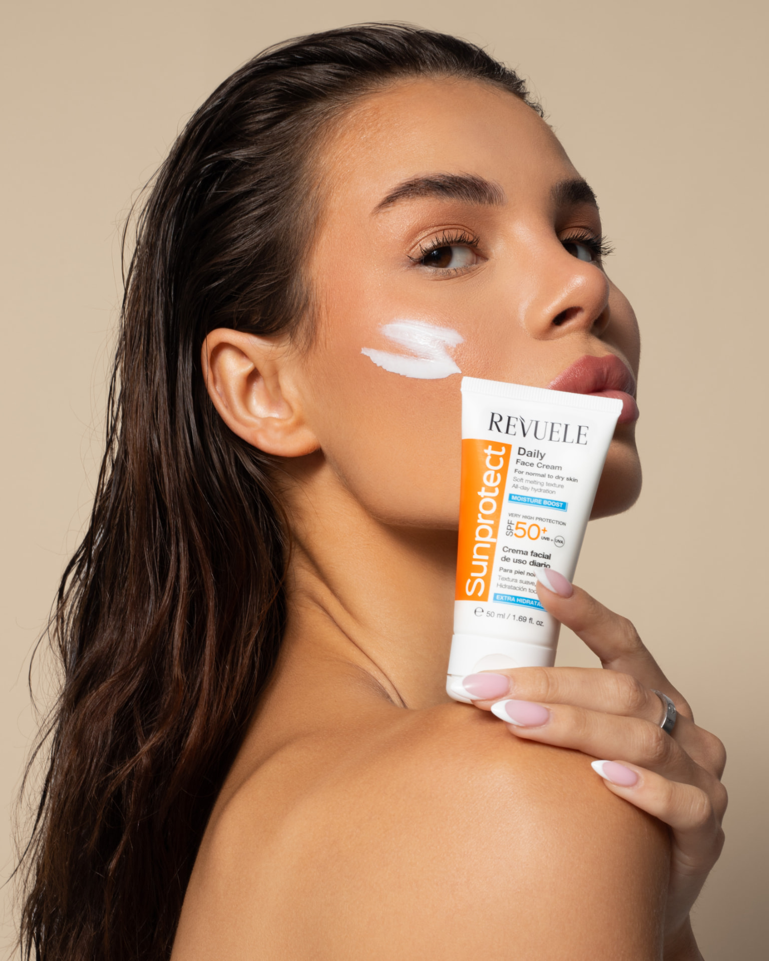 SUNPROTECT Daily Face Cream Moisture Boost SPF 50+ — packshot in use
