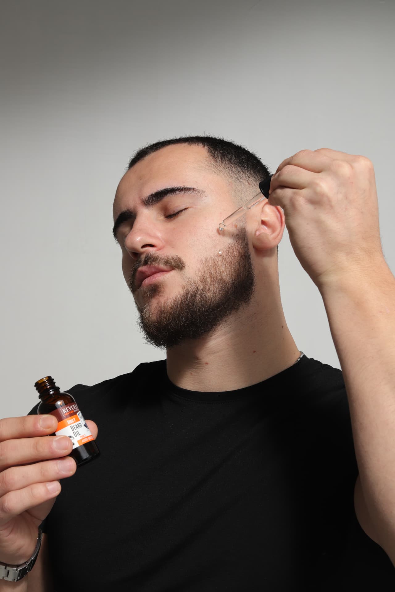 BARBER SALON Beard Oil — packshot in use