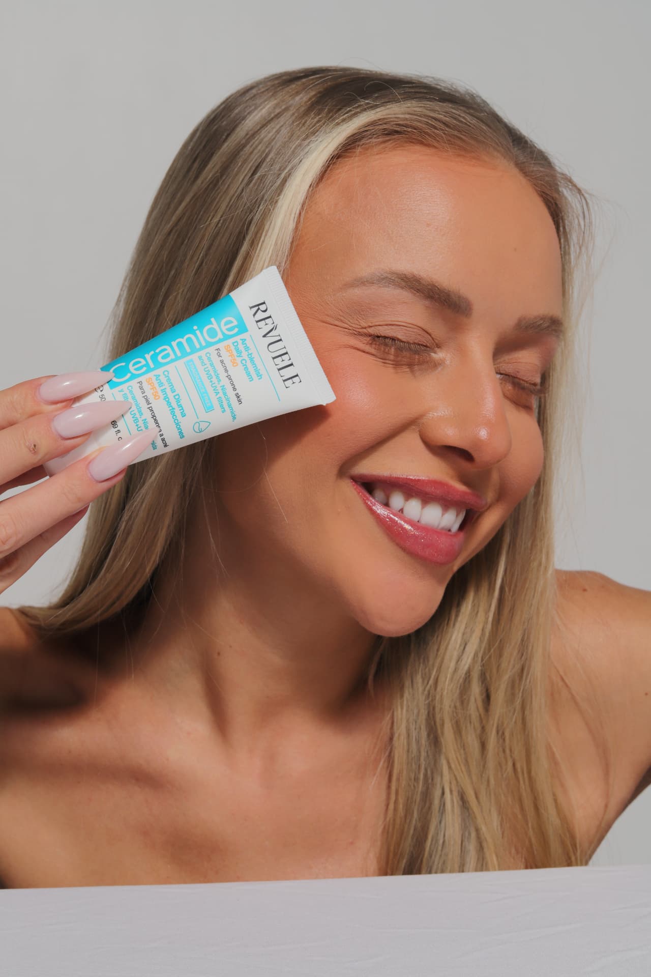 CERAMIDE ANTI-BLEMISH Anti-blemish Daily Cream SPF50 — packshot in use