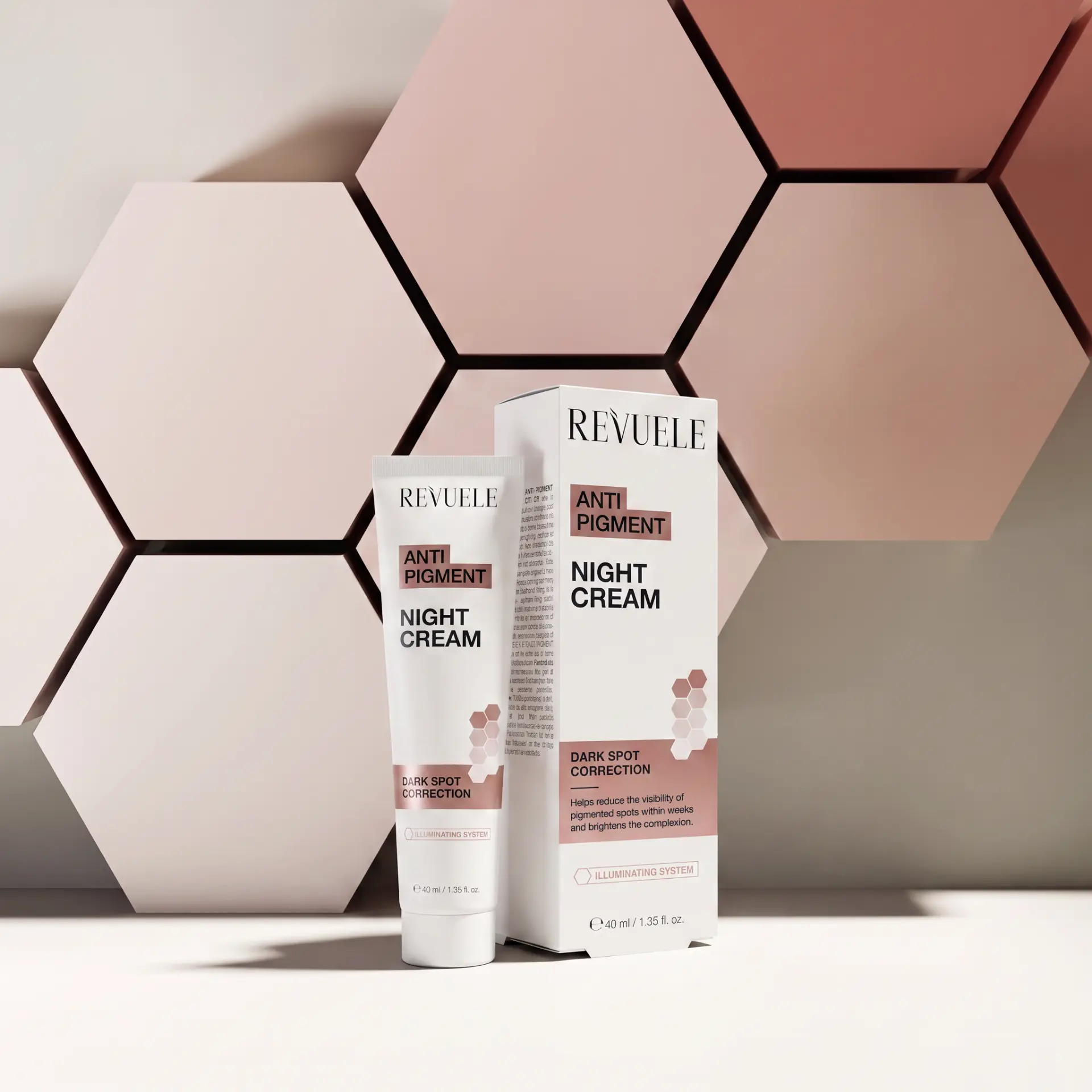 ANTI PIGMENT Night Cream — packshot in use
