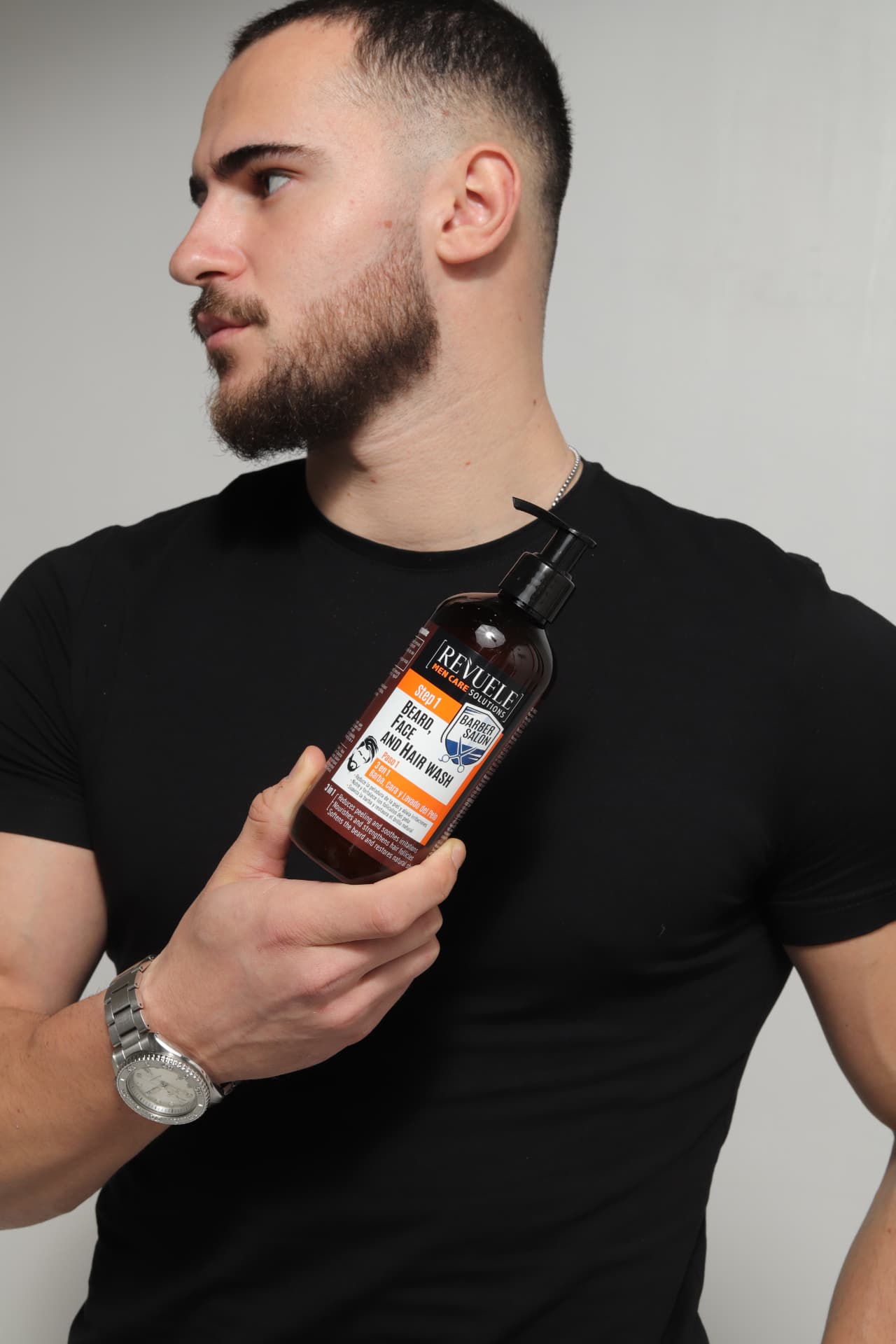 BARBER SALON 3 in 1 - Beard, Face and Hair Wash — packshot in use