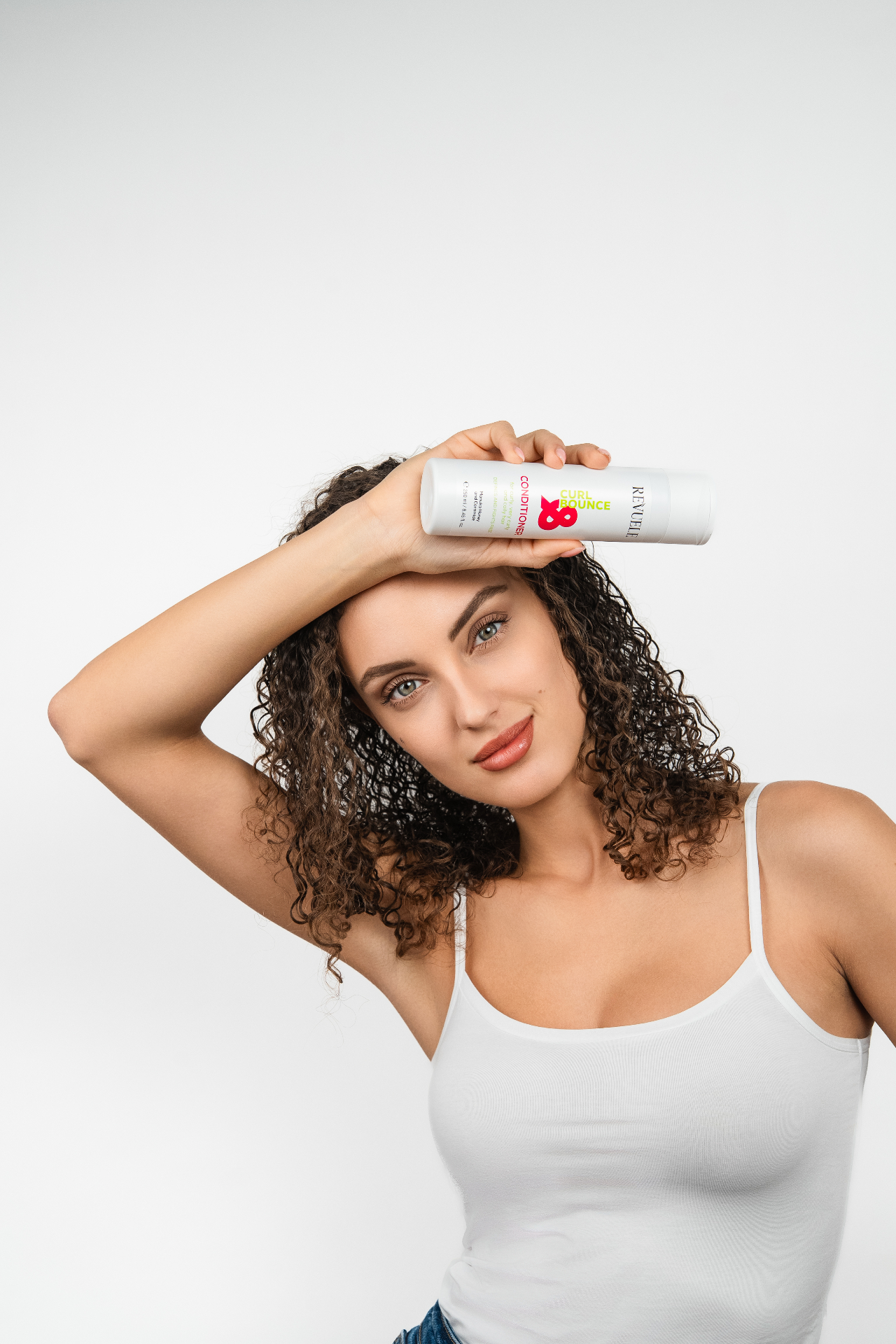 CURL & BOUNCE Conditioner — packshot in use