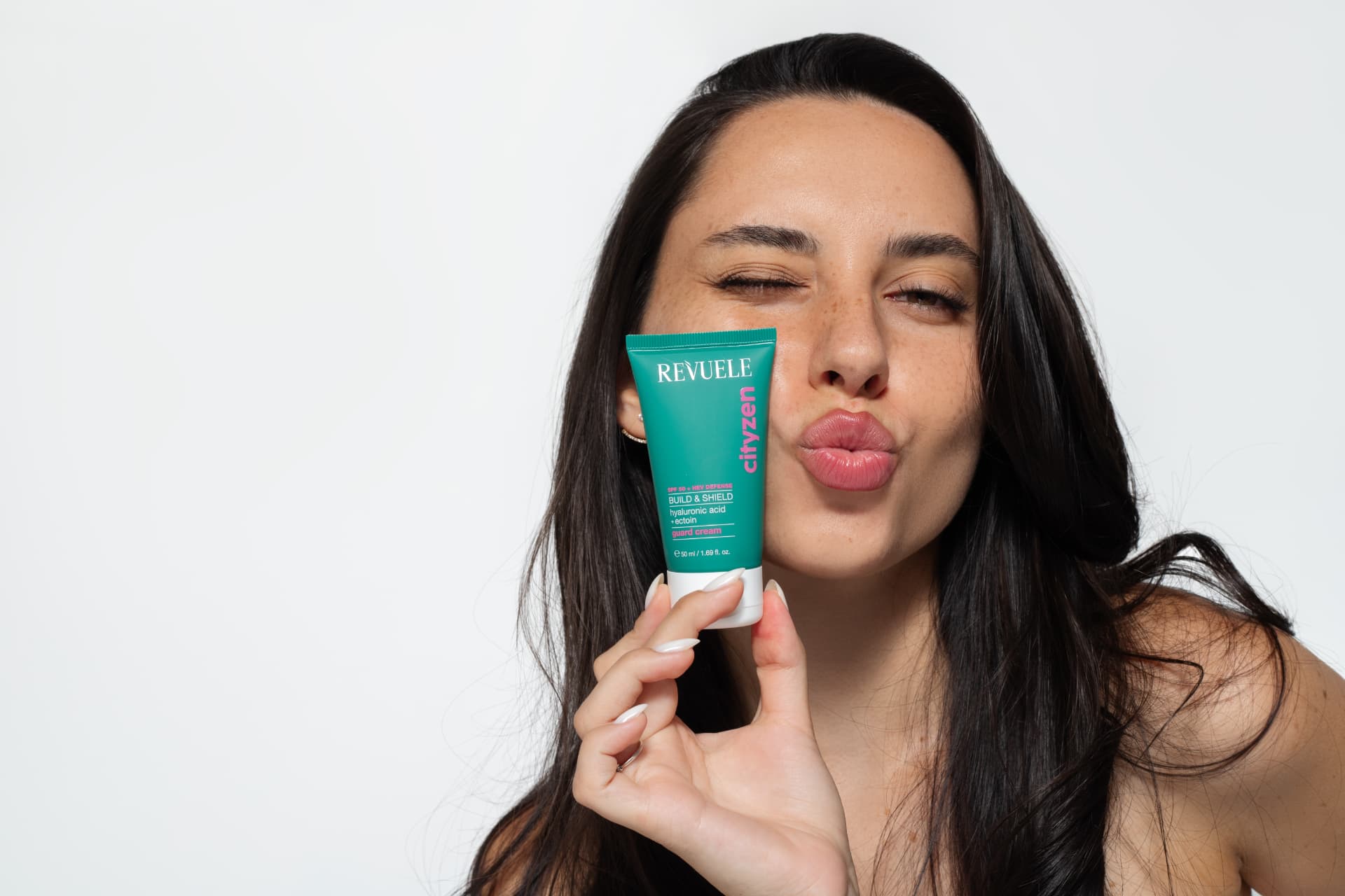 CITYZEN Build & Shield Guard Cream — packshot in use