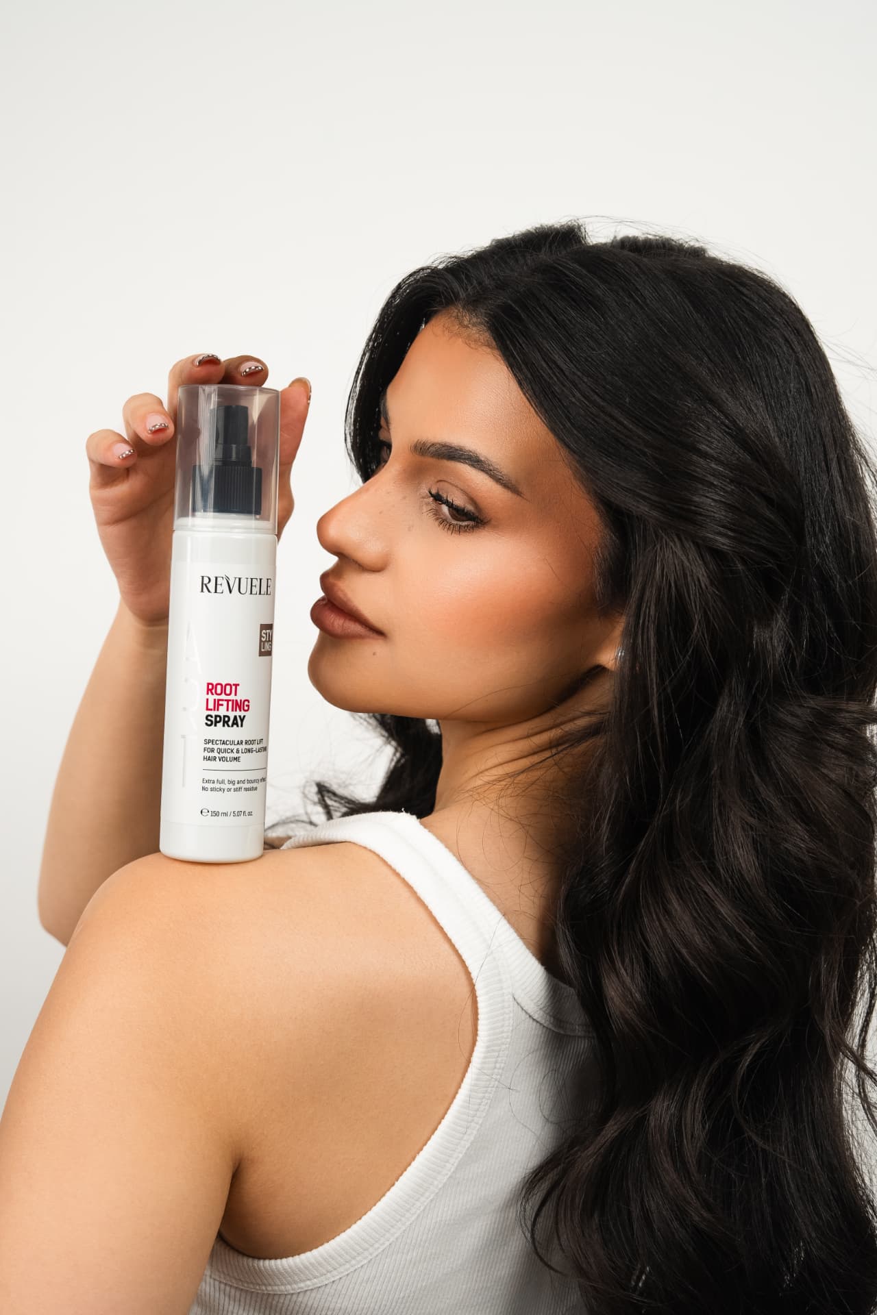 ART STYLING Roots Lifting Spray — packshot in use