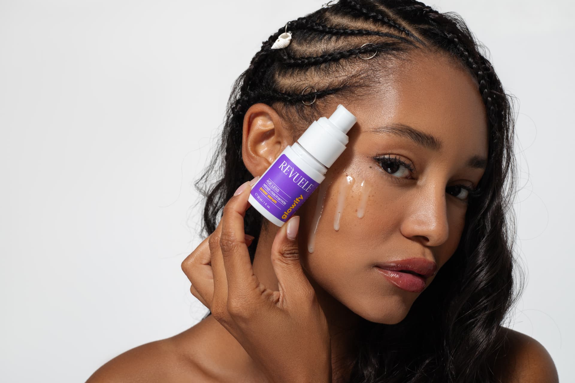 POWER SERUMS Age Less Power Serum Retinol + Niacinamide — packshot in use